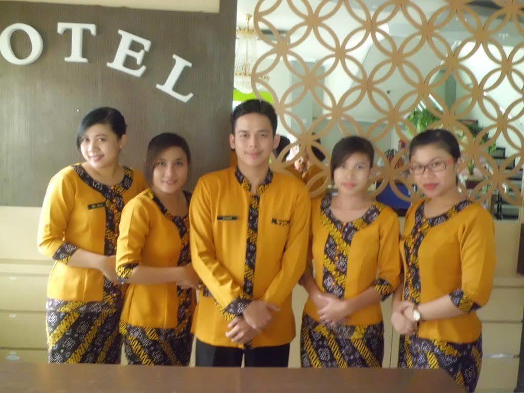 Hotel New Merdeka Pati Buitenkant foto